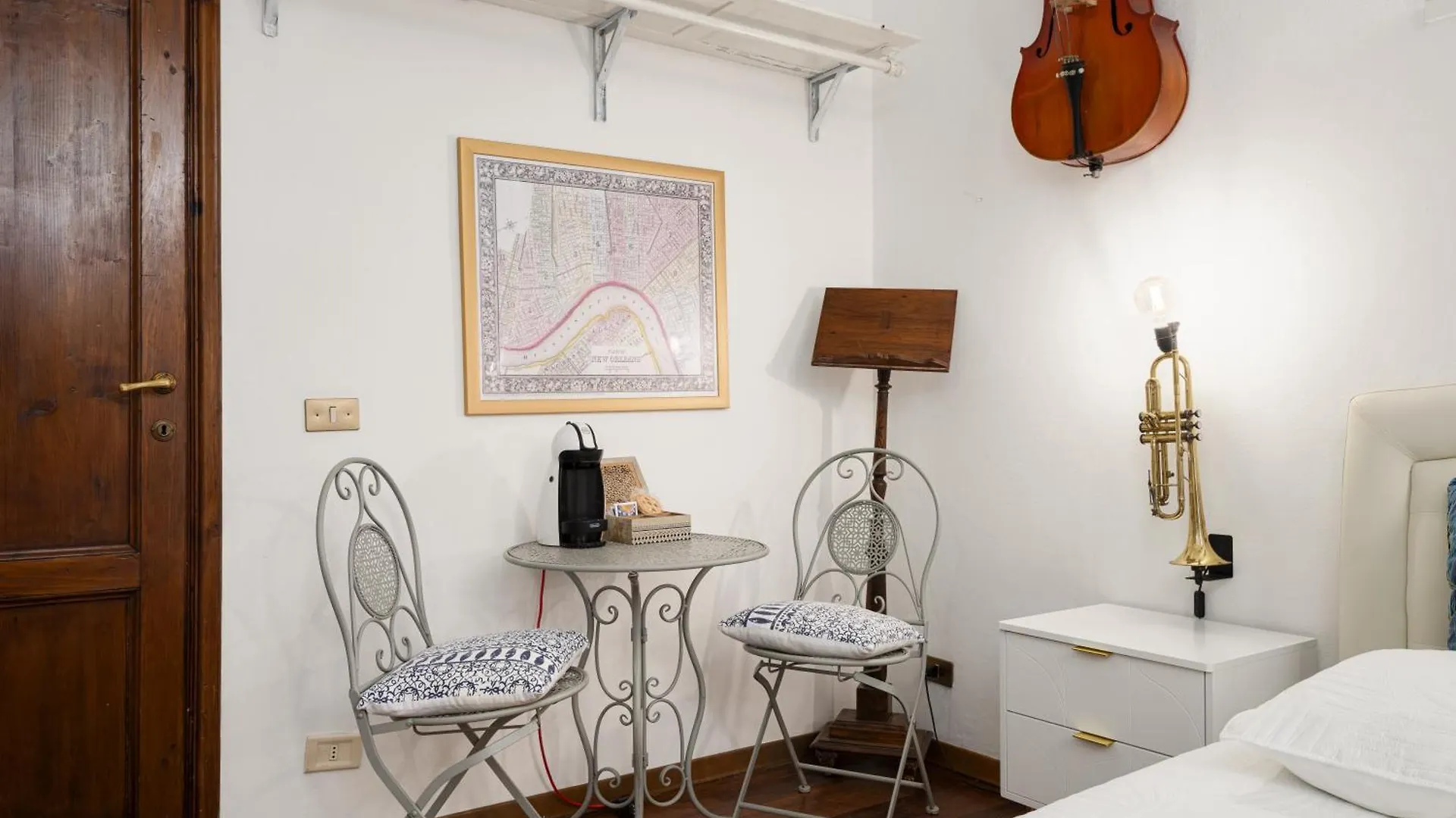 Strange Uncle B&B Florence Bed & Breakfast