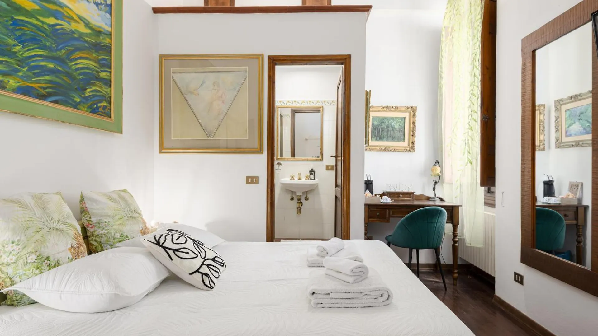 Strange Uncle B&B Firenze